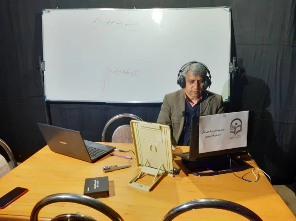 محتوای آموزشی مجازی توسط اساتید دانشگاه فرهنگیان قزوین دراستودیو پادکست آن دانشگاه ضبط وجهت استفاده دانشجویان درکانال فضای مجازی مربوطه بارگذاری شد.  4