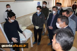 بازدیددکتر انصاری راد معاون دانشجویی دانشگاه فرهنگیان کشوربه همراه دکتر اصغری مدیر کل آموزش وپرورش استان قزوین  ازروند تولید ماسک وشیلد محافظ دردانشگاه فرهنگیان استان قزوین  4