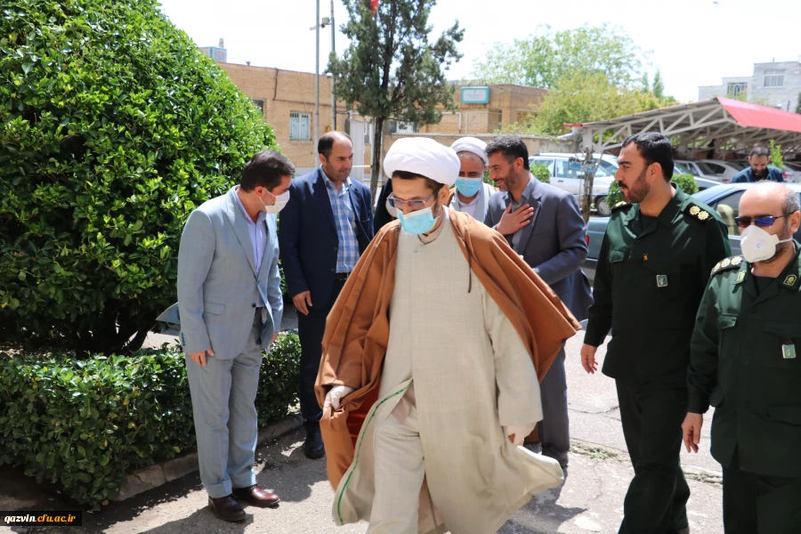  حضور مسئول محترم نمایندگی ولی فقیه در سپاه صاحب الامر (عج) استان قزوین به همراه جمعی از فرماندهان سپاه پاسداران و بسیج استان قزوین به مناسبت  هفته ی گرامیداشت مقام معلّم در دانشگاه فرهنگیان استان قزوین 2