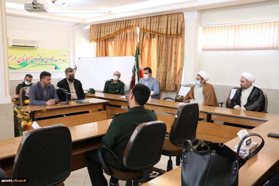  حضور مسئول محترم نمایندگی ولی فقیه در سپاه صاحب الامر (عج) استان قزوین به همراه جمعی از فرماندهان سپاه پاسداران و بسیج استان قزوین به مناسبت  هفته ی گرامیداشت مقام معلّم در دانشگاه فرهنگیان استان قزوین 2