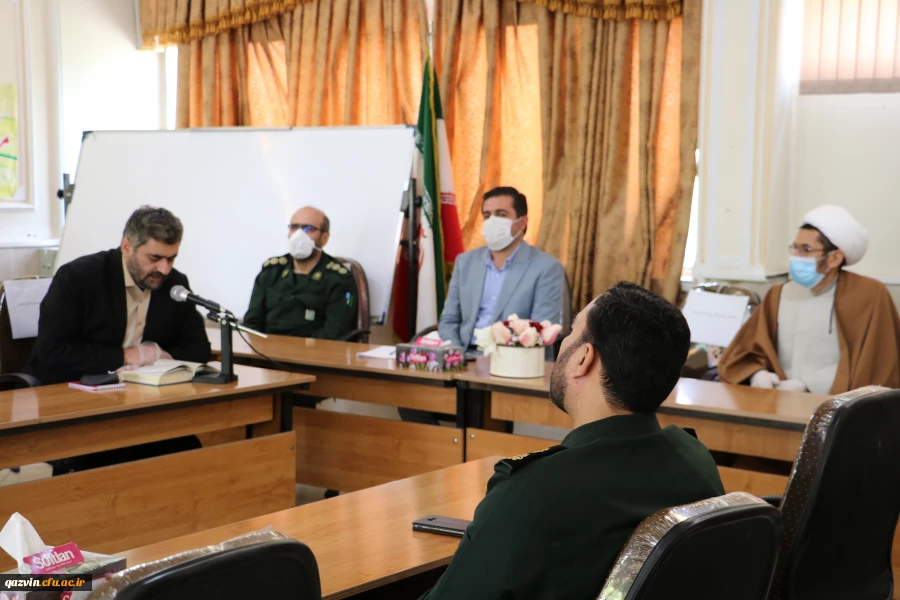  حضور مسئول محترم نمایندگی ولی فقیه در سپاه صاحب الامر (عج) استان قزوین به همراه جمعی از فرماندهان سپاه پاسداران و بسیج استان قزوین به مناسبت  هفته ی گرامیداشت مقام معلّم در دانشگاه فرهنگیان استان قزوین 2