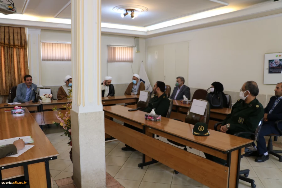  حضور مسئول محترم نمایندگی ولی فقیه در سپاه صاحب الامر (عج) استان قزوین به همراه جمعی از فرماندهان سپاه پاسداران و بسیج استان قزوین به مناسبت  هفته ی گرامیداشت مقام معلّم در دانشگاه فرهنگیان استان قزوین 2