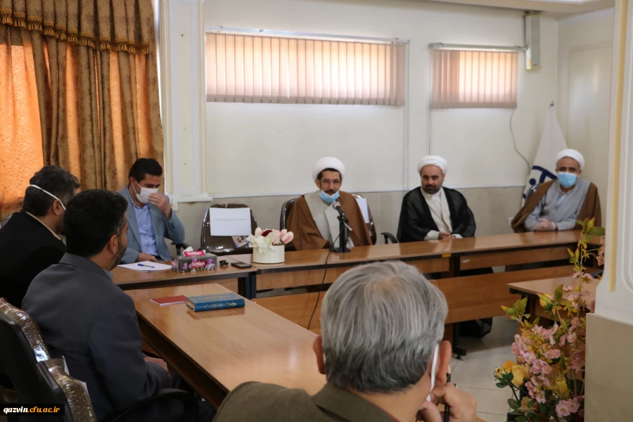  حضور مسئول محترم نمایندگی ولی فقیه در سپاه صاحب الامر (عج) استان قزوین به همراه جمعی از فرماندهان سپاه پاسداران و بسیج استان قزوین به مناسبت  هفته ی گرامیداشت مقام معلّم در دانشگاه فرهنگیان استان قزوین 2