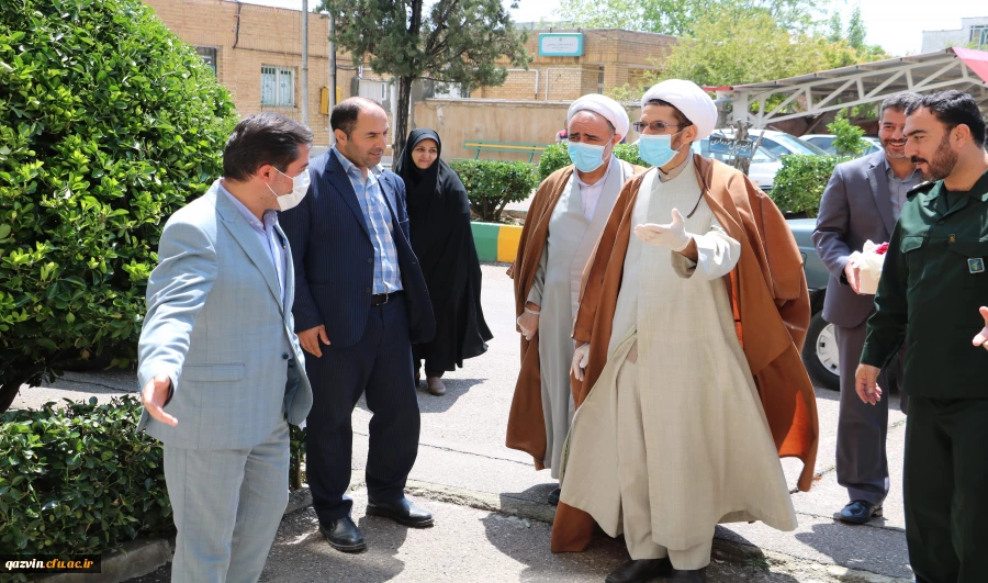  حضور مسئول محترم نمایندگی ولی فقیه در سپاه صاحب الامر (عج) استان قزوین به همراه جمعی از فرماندهان سپاه پاسداران و بسیج استان قزوین به مناسبت  هفته ی گرامیداشت مقام معلّم در دانشگاه فرهنگیان استان قزوین 2