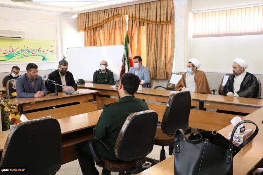  حضور مسئول محترم نمایندگی ولی فقیه در سپاه صاحب الامر (عج) استان قزوین به همراه جمعی از فرماندهان سپاه پاسداران و بسیج استان قزوین به مناسبت  هفته ی گرامیداشت مقام معلّم در دانشگاه فرهنگیان استان قزوین 2