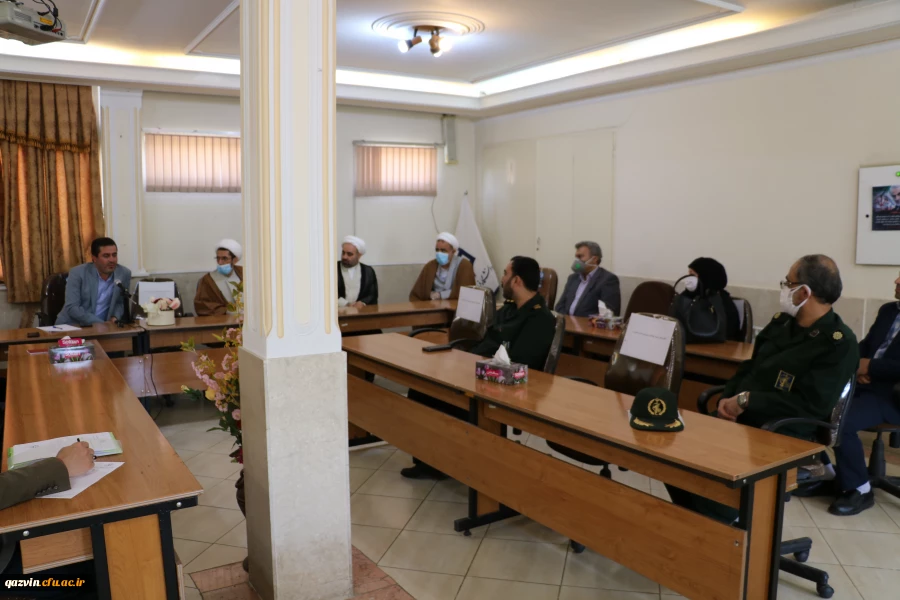  حضور مسئول محترم نمایندگی ولی فقیه در سپاه صاحب الامر (عج) استان قزوین به همراه جمعی از فرماندهان سپاه پاسداران و بسیج استان قزوین به مناسبت  هفته ی گرامیداشت مقام معلّم در دانشگاه فرهنگیان استان قزوین 2