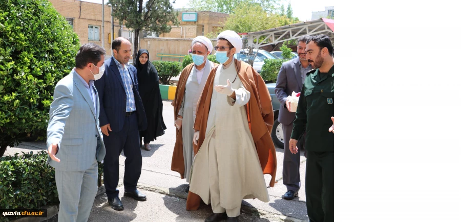  حضور مسئول محترم نمایندگی ولی فقیه در سپاه صاحب الامر (عج) استان قزوین به همراه جمعی از فرماندهان سپاه پاسداران و بسیج استان قزوین به مناسبت  هفته ی گرامیداشت مقام معلّم در دانشگاه فرهنگیان استان قزوین 2