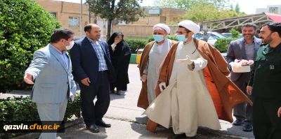  حضور مسئول نمایندگی ولی فقیه در سپاه صاحب الامر (عج) استان قزوین به همراه جمعی از فرماندهان سپاه پاسداران و بسیج استان قزوین به مناسبت  هفته ی گرامیداشت مقام معلّم در دانشگاه فرهنگیان استان قزوین