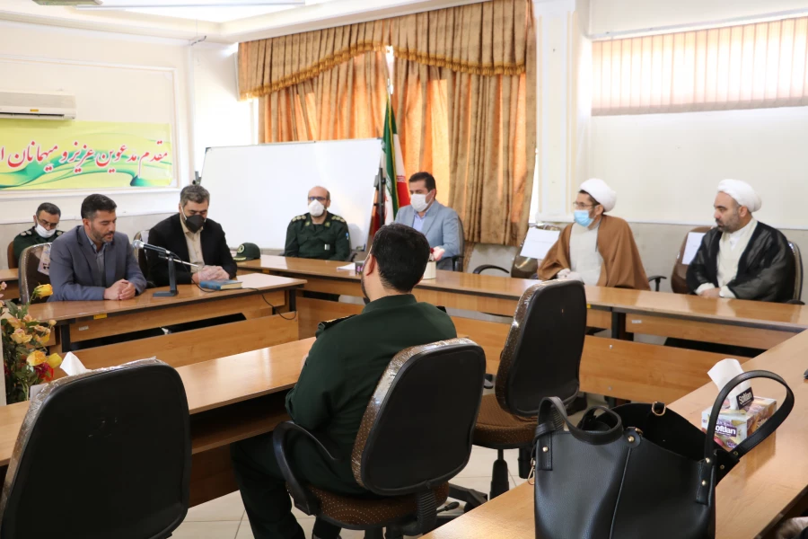  حضور مسئول محترم نمایندگی ولی فقیه در سپاه صاحب الامر (عج) استان قزوین به همراه جمعی از فرماندهان سپاه پاسداران و بسیج استان قزوین به مناسبت  هفته ی گرامیداشت مقام معلّم در دانشگاه فرهنگیان استان قزوین 2