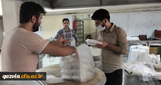 همکاری دانشگاه فرهنگیان استان قزوین با قرارگاه حیدر کرار سپاه استان در توزیع غذا بین نیازمندان