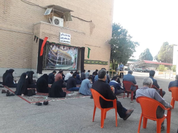 مراسم سوگواری اباعبدالله الحسین (ع) با شرکت کارکنان دانشگاه برگزار شد. 2