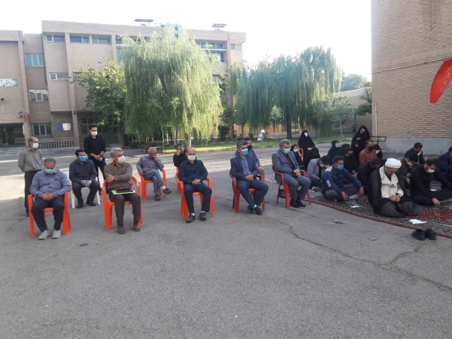 مراسم سوگواری اباعبدالله الحسین (ع) با شرکت کارکنان دانشگاه برگزار شد. 2