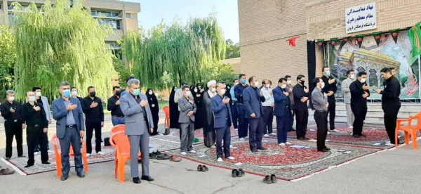 مراسم سوگواری اباعبدالله الحسین (ع) با شرکت کارکنان دانشگاه برگزار شد. 2