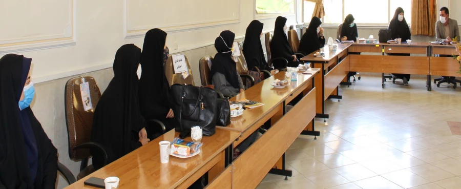 نشست صمیمی مدیریت امور پردیس های دانشگاه فرهنگیان استان قزوین با کارکنان پردیس بنت الهدی صدر