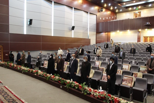 معلمی که از این دانشگاه، دانش آموخته می شود معادلی در دانشگاه های دیگر ندارد. 14