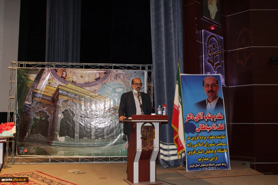 معلمی که از این دانشگاه، دانش آموخته می شود معادلی در دانشگاه های دیگر ندارد. 16