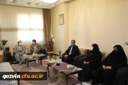 صبر و استقامت، ویژگی اصلی مادران و همسران شهدا  است.
 2