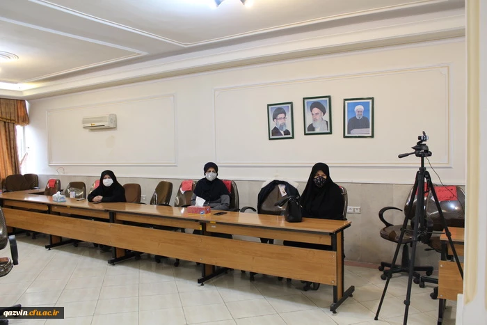 جایگاه زن در مبانی انقلاب اسلامی ایران، والا و رفیع است. 2