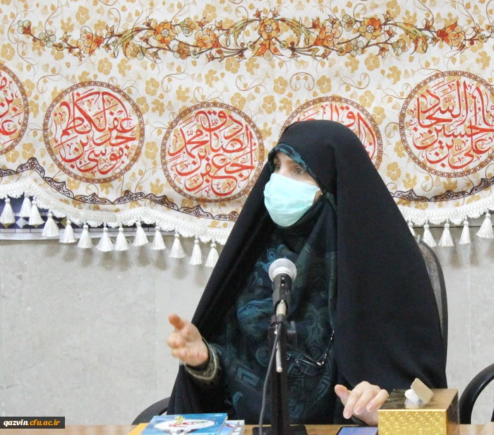 جایگاه زن در مبانی انقلاب اسلامی ایران، والا و رفیع است. 4