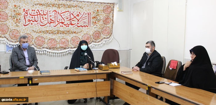 جایگاه زن در مبانی انقلاب اسلامی ایران، والا و رفیع است. 5