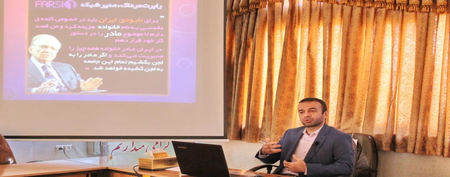 به همت بسیج دانشجویی دانشگاه فرهنگیان قزوین و با همکاری فرماندهی انتظامی شهرستان قزوین: برگزاری جلسه با عنوان جامعه سالم با رویکرد آسیب شناسی مسائل اجتماعی و آسیب شناسی شبکه های ماهواره ای و فضای مجازی