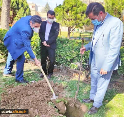 روز یکشنبه مورخ 17 اسفند ماه 1399:

گرامیداشت روز درختکاری به روایت تصویر