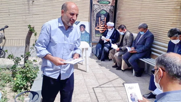 تکریم جایگاه اساتید پیشکسوت و بهره گیری از تجارب آنان، اصل موکد است. 2