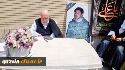 تکریم جایگاه اساتید پیشکسوت و بهره گیری از تجارب آنان، اصل موکد است. 3