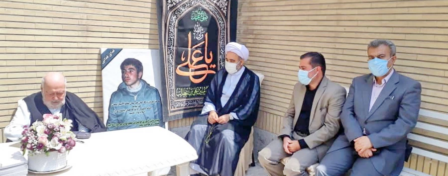 دکتر مشهدی در دیدار با حجت الاسلام و المسلمین انصاریان، پدر شهید و استاد پیشکسوت دانشگاه فرهنگیان: تکریم جایگاه اساتید پیشکسوت و بهره گیری از تجارب آنان، اصل موکد است.