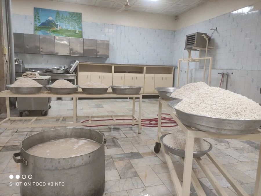 طبخ و توزیع 2000 پرس غذای گرم بین نیازمندان به همت بسیج دانشجویی دانشگاه فرهنگیان استان قزوین 4