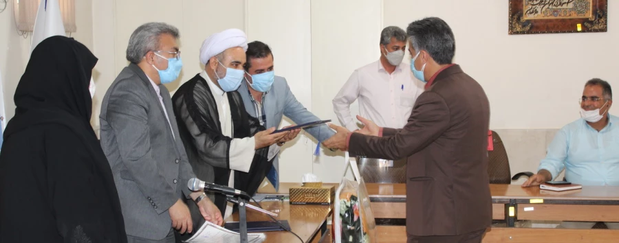 تقدیر از کارکنان حوزه آموزش به مناسبت گرامیداشت دهه سرآمدی آموزش