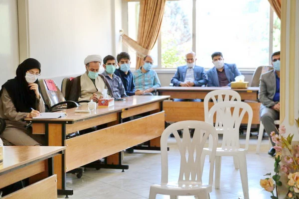 رییس جمهور اصلح از رنگ مردم دور نمی شود، با مردم و کنار مردم است. 6