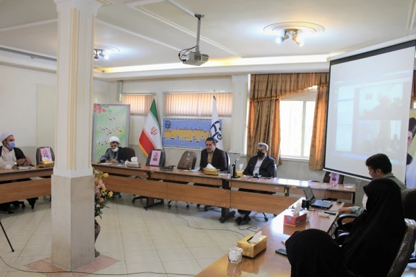 ارائه دروس معارف به صورت غیرحضوری نباید مانع از تاثیرگذاری این دروس شود. 2