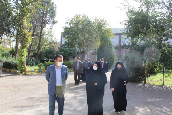 دانشجو معلمان امروز پویاتر و انقلابی تر در صحنه حضور دارند.  11