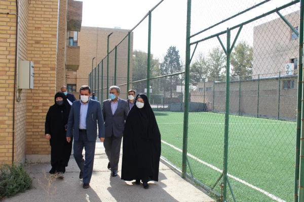 دانشجو معلمان امروز پویاتر و انقلابی تر در صحنه حضور دارند.  12