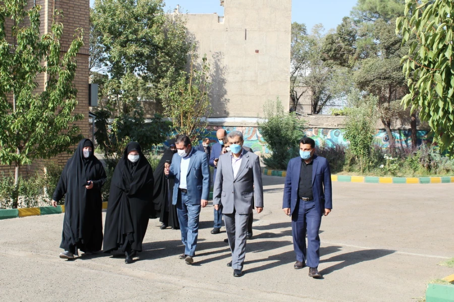 دانشجو معلمان امروز پویاتر و انقلابی تر در صحنه حضور دارند.  13