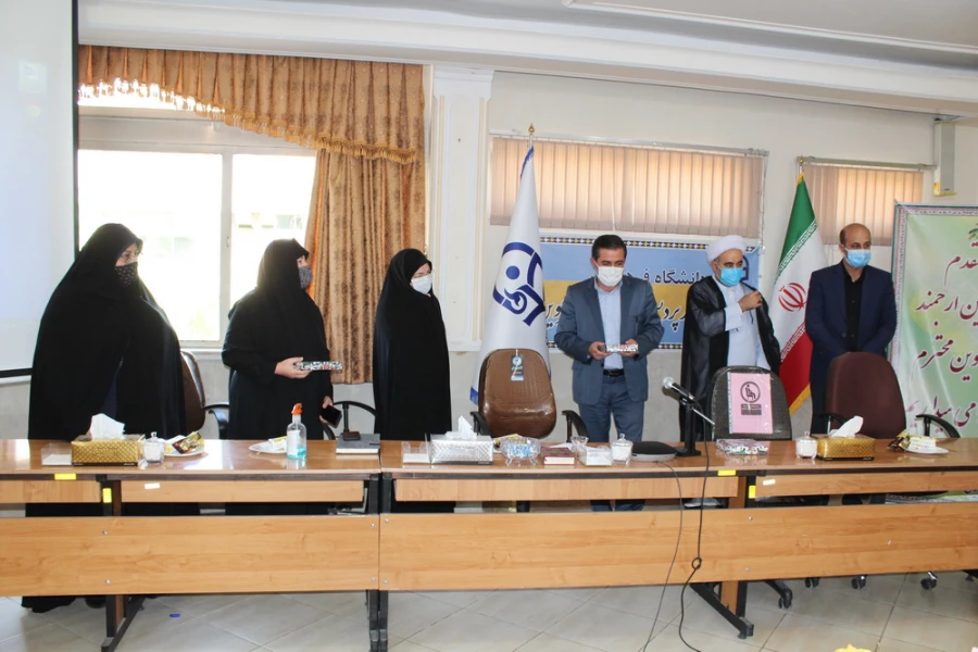 دانشجو معلمان امروز پویاتر و انقلابی تر در صحنه حضور دارند. 18