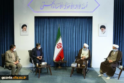 دکتر خنیفر در دیدار با نماینده ولی فقیه و امام جمعه قزوین:

دانشگاه فرهنگیان تلاش کرده است تا در چهار ساله مشکل کمبود نیروی آموزش و پرورش را حل نماید.