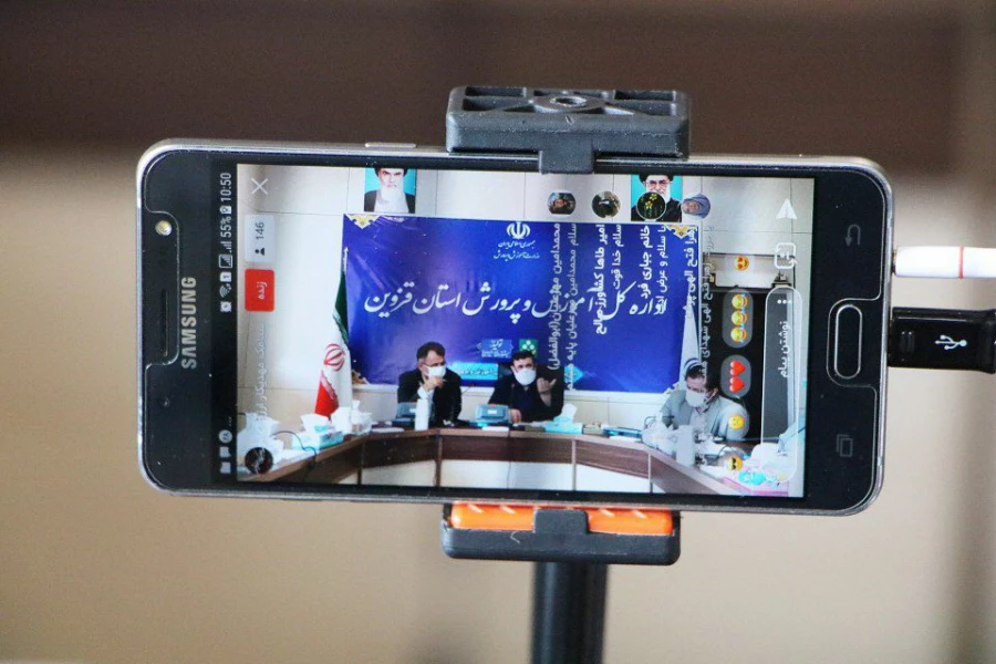 هیچ یک از انواع آموزش مجازی، جای معلم را نخواهد گرفت. 3