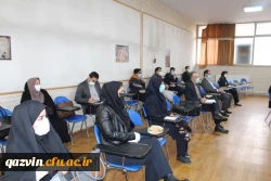 دانشجویان، معلمی را در کارورزی عملا تجربه می کند. 5