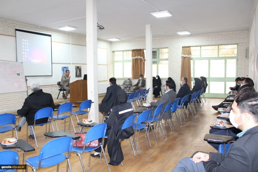 دانشجویان، معلمی را در کارورزی عملا تجربه می کند. 3