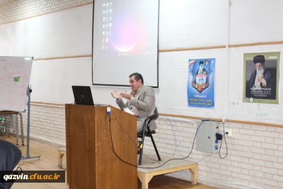 دکتر مشهدی در کارگاه کارورزی یک:

دانشجو، معلمی را در کارورزی عملا تجربه می کند.