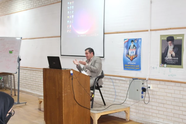 دانشجویان، معلمی را در کارورزی عملا تجربه می کند. 2