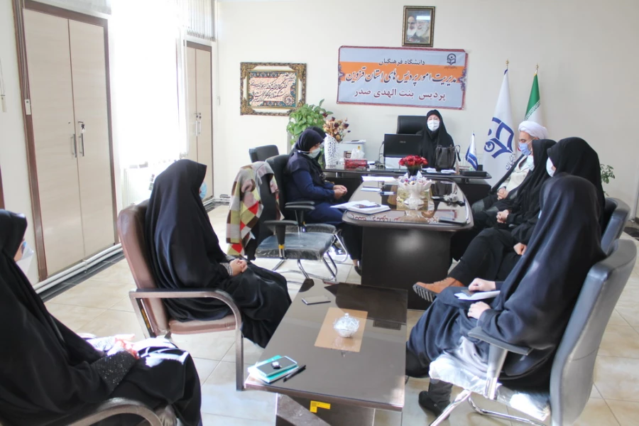 جلسه بررسی چالش های حوزه بانوان شاغل و ارائه راهکار