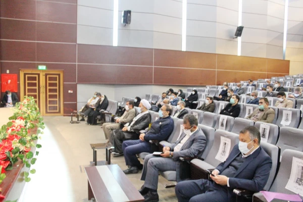 مهم ترین وظیفه امروز بسیج اساتید حفظ مرزهای فکری و عقیدتی دانشجویان در برابر تجاوز دشمنان می باشد. 5