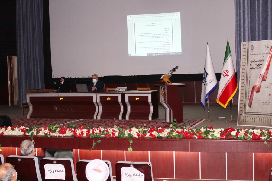 نقش ویژه بسیج اساتید، عملیاتی کردن اسناد تحولی در حوزه تعلیم و تربیت است. 4