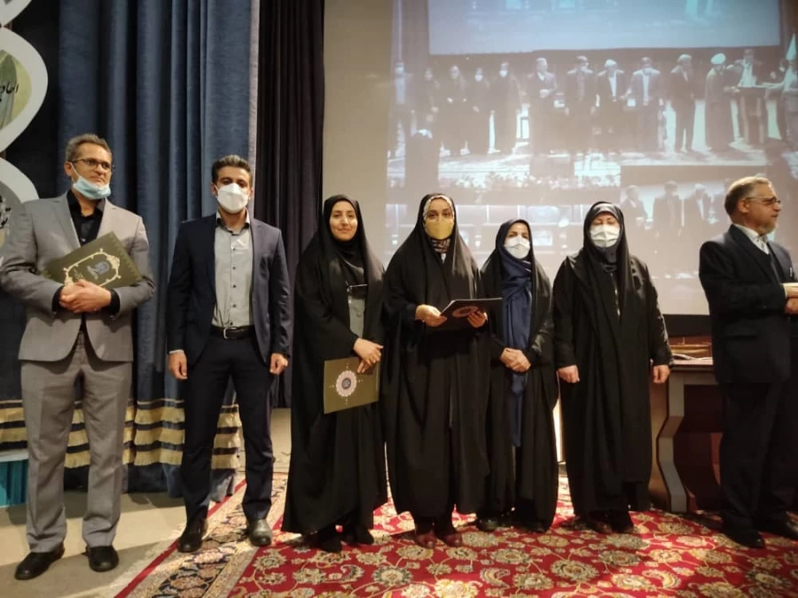 ورود افراد به وزارت آموزش و پرورش بدون دریافت گواهی صلاحیت حرفه ای ممنوع است. 4