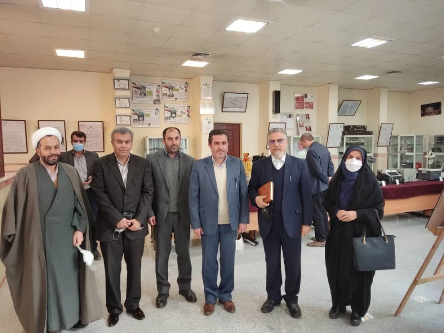 ورود افراد به وزارت آموزش و پرورش بدون دریافت گواهی صلاحیت حرفه ای ممنوع است. 9