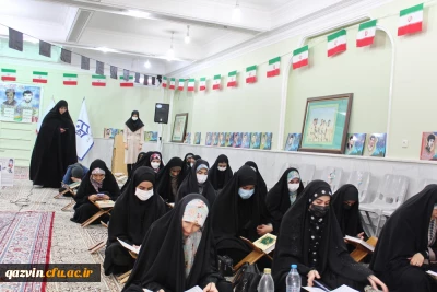 با حضور دانشجو معلمان در استان قزوین برگزار شد:

مراسم معنوی انس با قرآن کریم به روایت تصویر