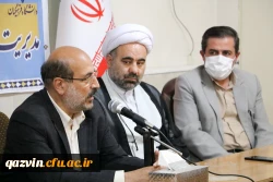 بر نقش بی بدیل دانشگاه ها در تحقق شعار سال و جهاد تبیین تاکید کرد. 2